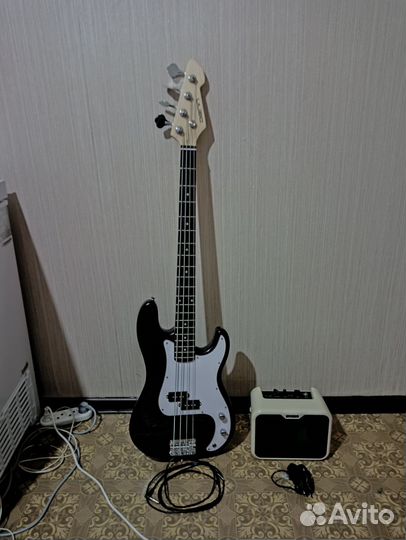 Бас гитара с комбиком и чехлом