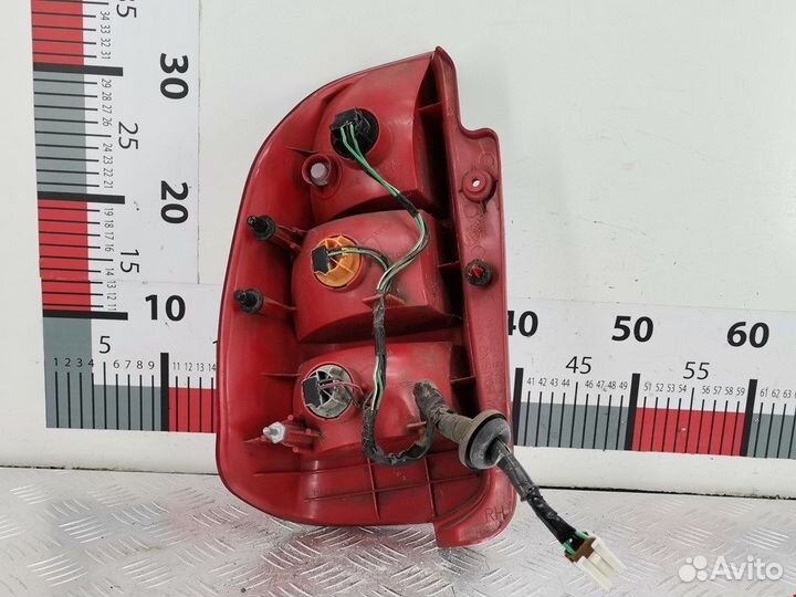 Фонарь задний для Mitsubishi Space Star MR586014