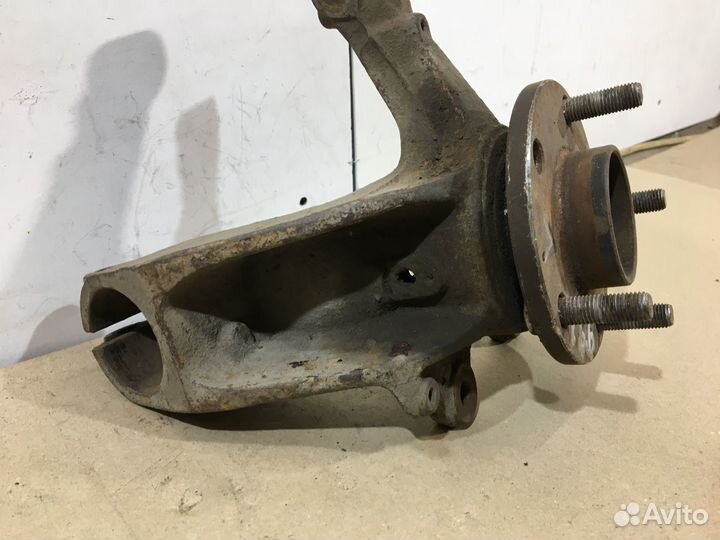 Кулак передний левый Ford Focus 2