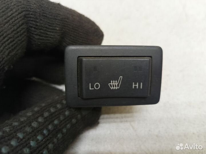 Кнопка обогрева сидений