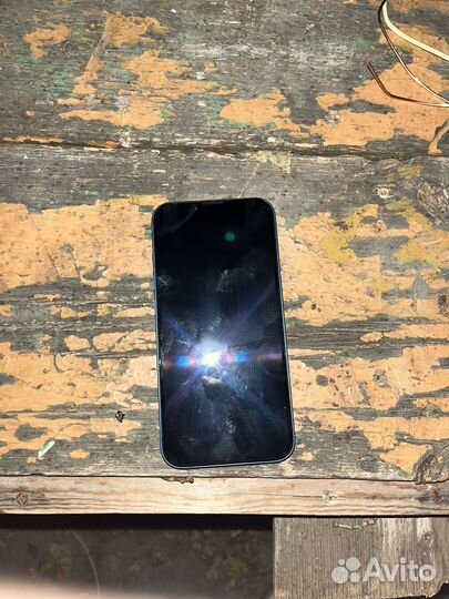 Телефон iPhone 13
