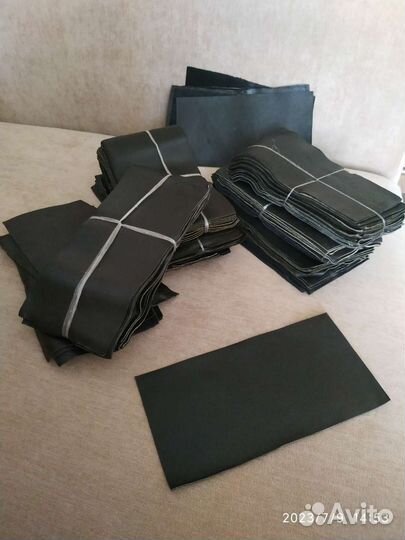 Кусочки натуральной черной кожи