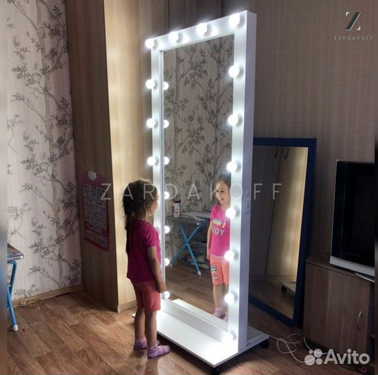 Гримерное зеркало с подсветкой