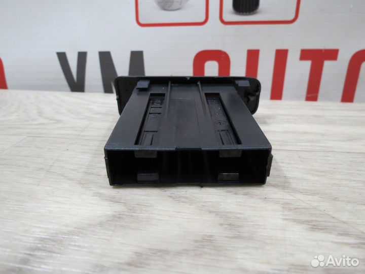 Бардачок Volkswagen Tiguan