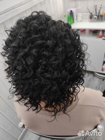 Модель на афрокудри