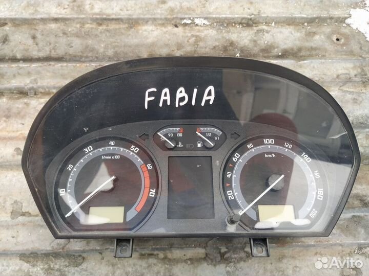 Панель приборов Skoda Fabia