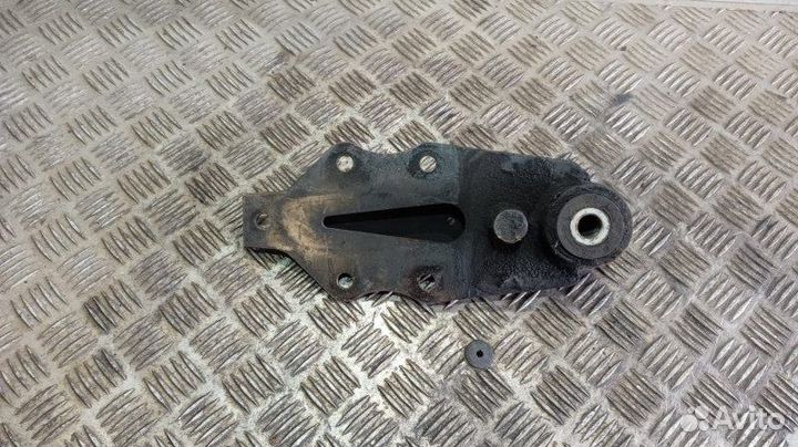 Кронштейн передней рессоры правый Man Tgl