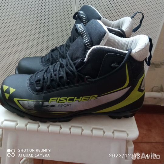 Продам лыжные ботинки
