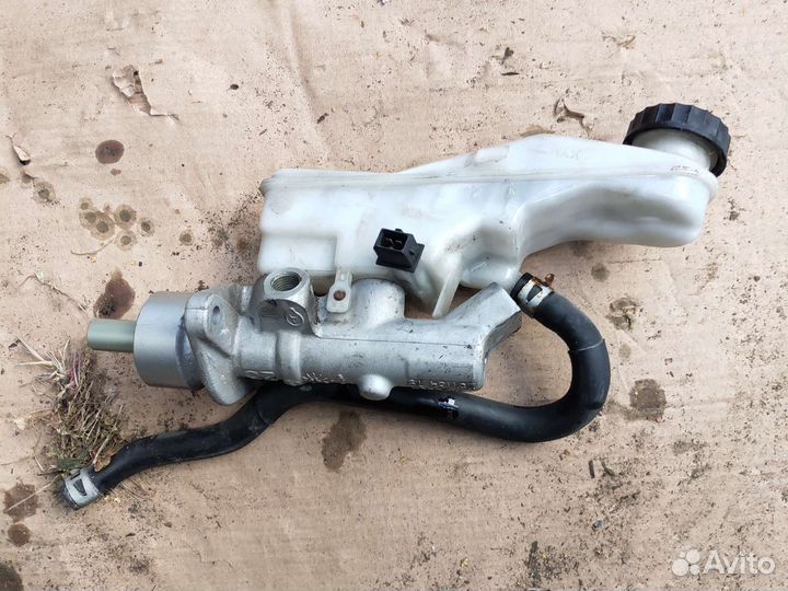 Главный тормозной цилиндр на Toyota Corolla