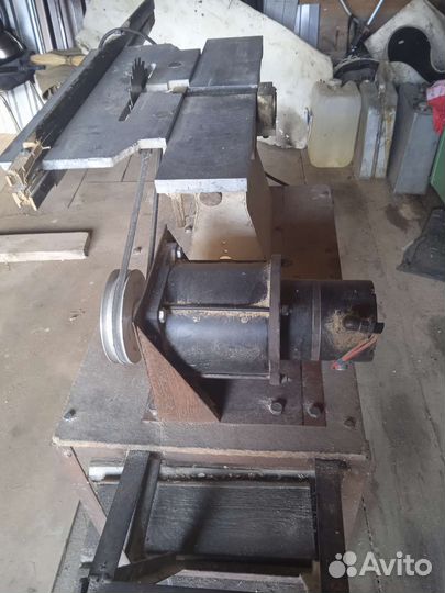 Дерево-обрабатывающий станок