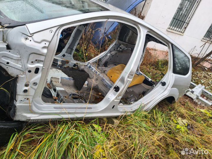 Задняя часть Ford Focus универсал 1.6 2006