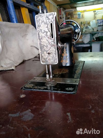 Швейная машина Зингер для швейной мастерской