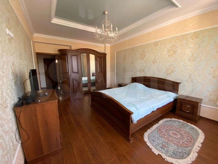 2-к. квартира, 70 м², 3/6 эт.