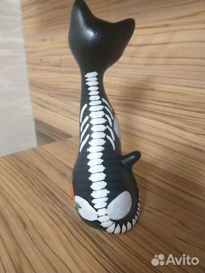 Статуэтка-кошка 