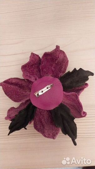 Брошь ручной работы цветок