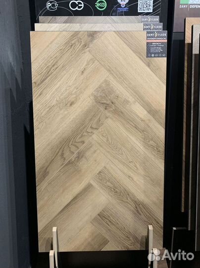 Ламинат влагостойкий новый
