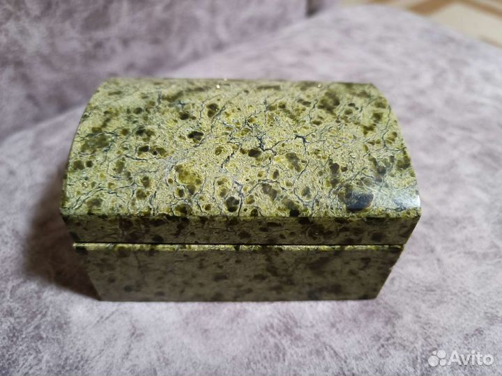 Шкатулка из змеевика