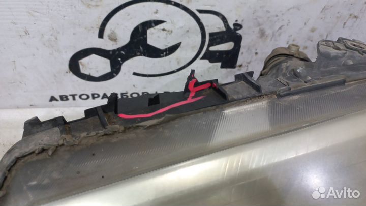 Левая фара с дефектом Renault Megane 2