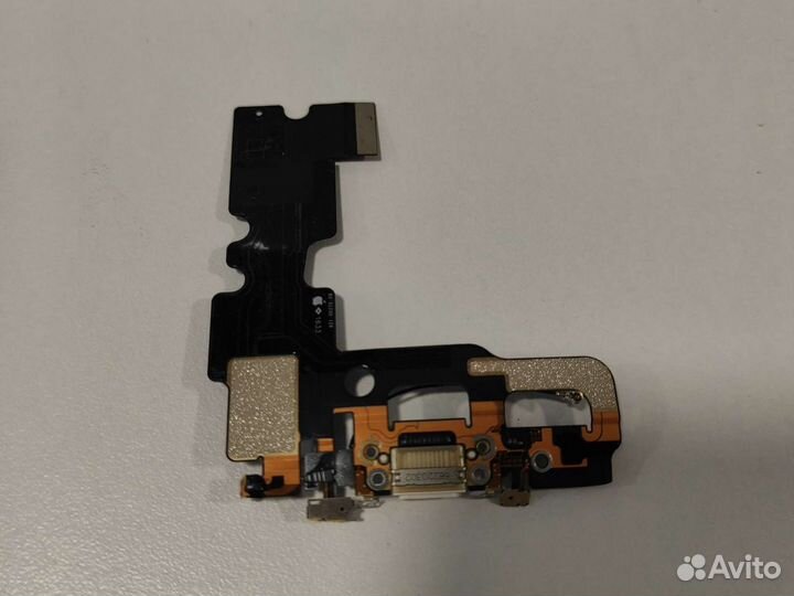 Шлейф зарядки и нижнего микрофона iPhone 7