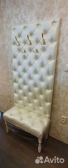 Вешалка и банкетка