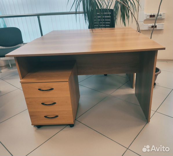 Офисная мебель, б/у, много
