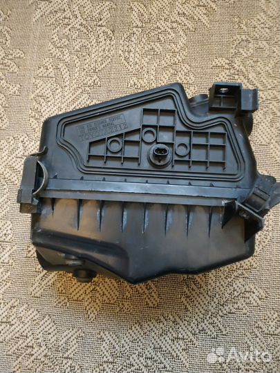 Корпус воздушного фильтра (верх) toyota allion