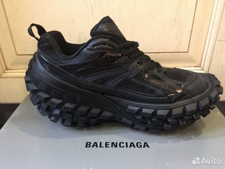 Balenciaga defender