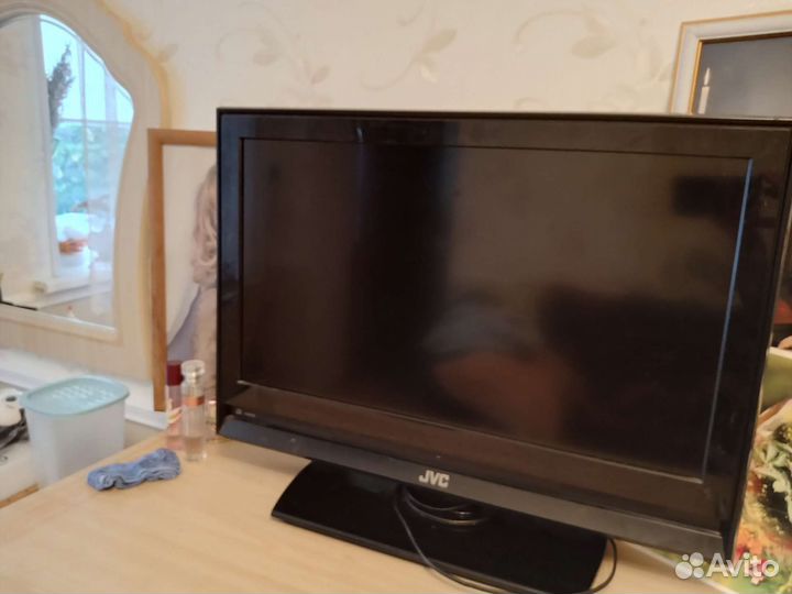 Телевизор б/у JVC LT-26KM18