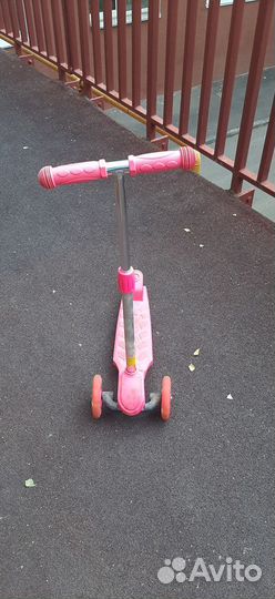 Самокат со светящимися колесами