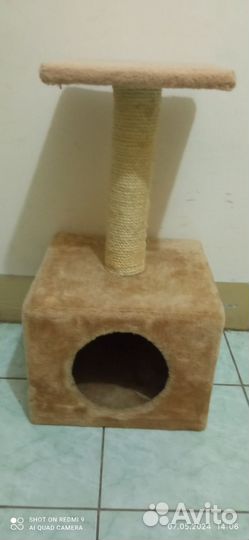 Кошачья когтеточка с домиком и мачтой для лежанки