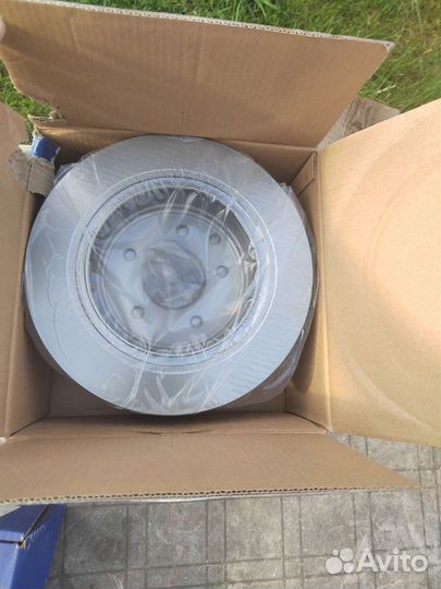 Тормозные колодки и тормозные диски