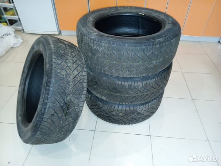 Continental ContiVikingContact 7 255/55 R19