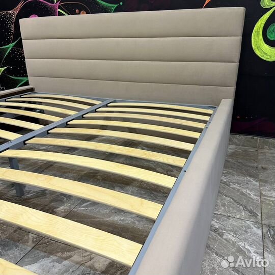 Кровать двухспальная с подъемным механизмом