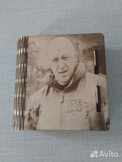 Портсигар сделан из дерева