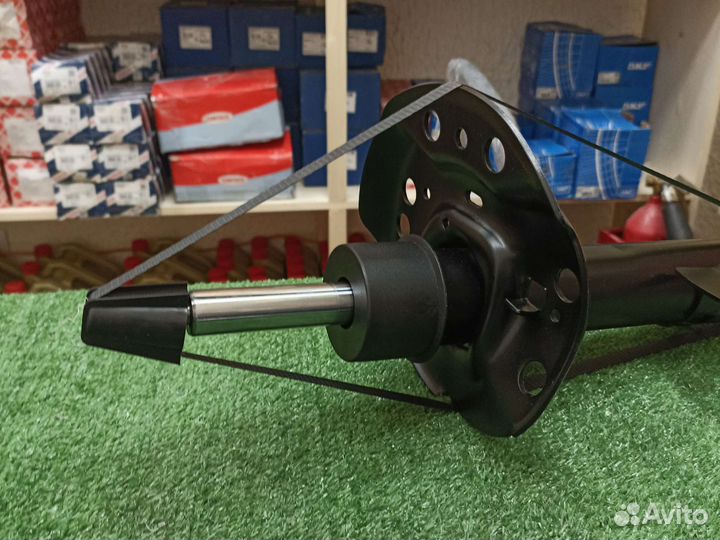 Амортизатор передний Volvo XC70 II (07-16г)