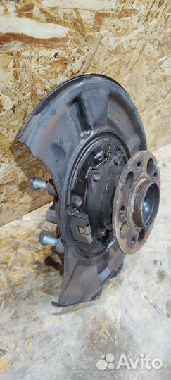 Ступица задняя левая Mercedes Benz W211