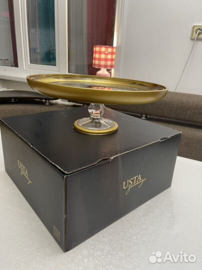 Тортница на ножке