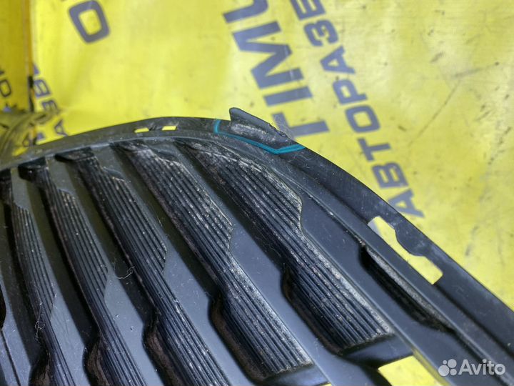 Решетка бампера передняя Kia Rio 3