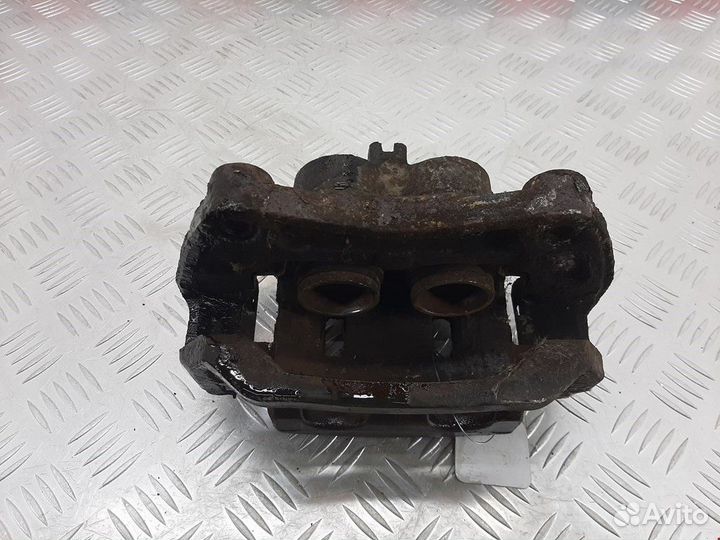 Суппорт передний левый Nissan Navara D22 рест