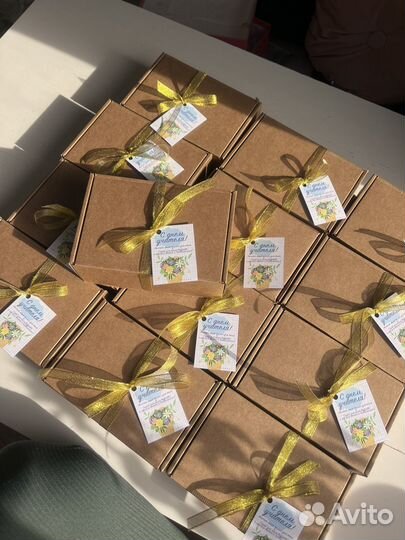 Подарок ко дню учителя, подарочные наборы учителям