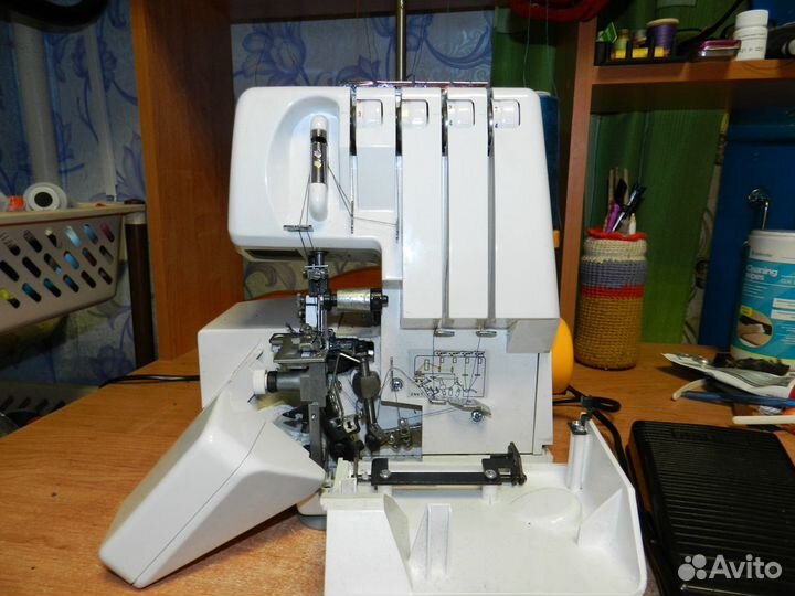 Швейная машинка оверлок