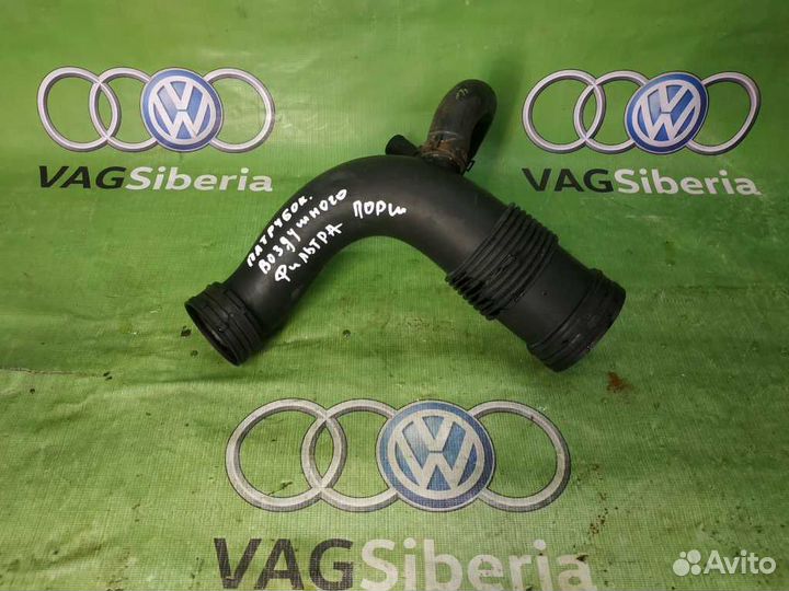 Патрубок воздушного фильтра правый 7L5129627A pors