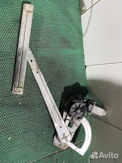 Стеклоподьемник передней левой двери Ford Transit