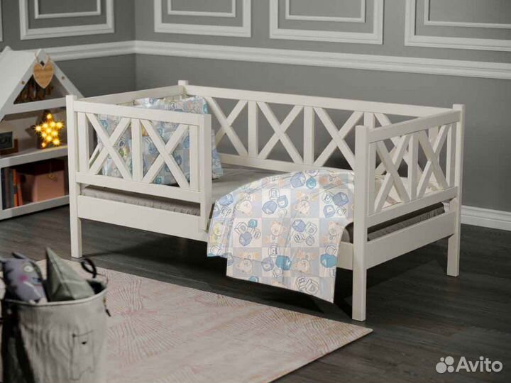 Кроватка из массива детская высокий борт софа