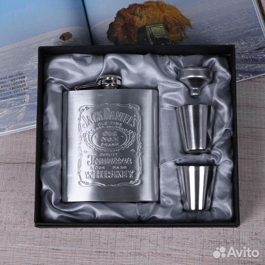 Фляжка в подарочном наборе