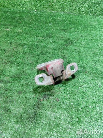 Петля двери Renault Logan