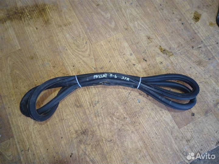 Уплотнитель двери Volkswagen Passat B6 2005-2010