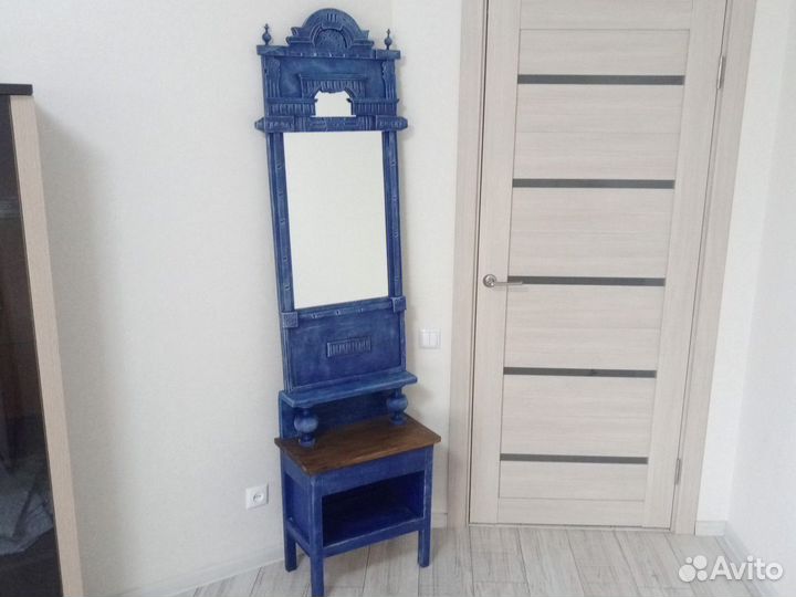 Старинное зеркало с тумбой. Массив дерева