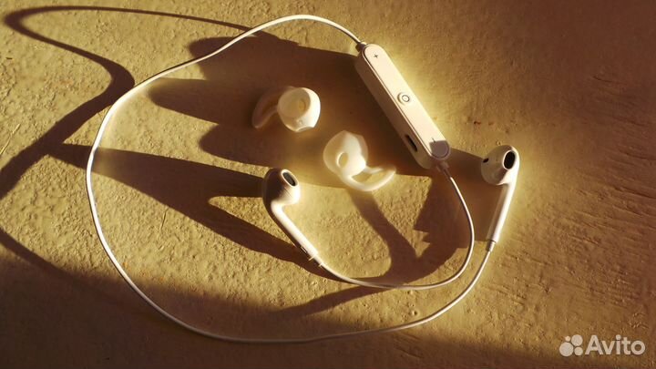 Беспроводные спортивные наушники с микрофоном