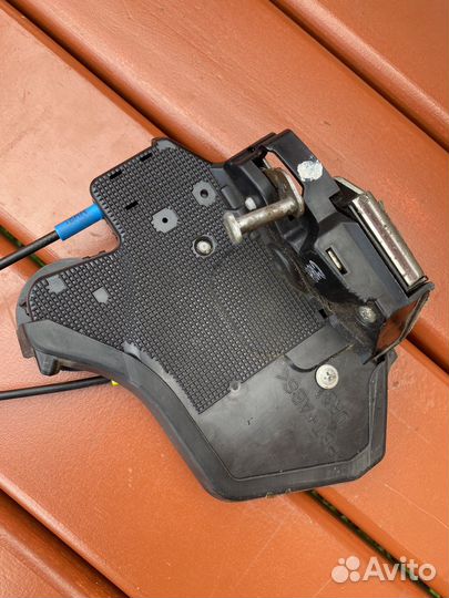 Замок двери зад пр тойота авенсис т250